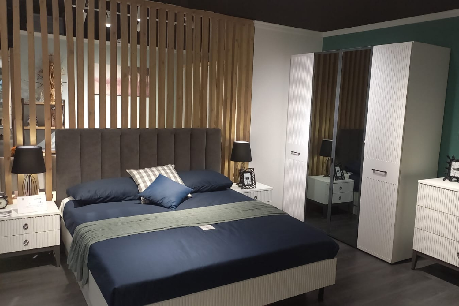 Распродажа - изображение №3 "Спальня Хилтон (выставочный образец)"  на www.Angstrem-mebel.ru